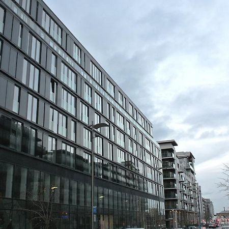 Your Base Dublin - Grand Canal Square Exterior photo