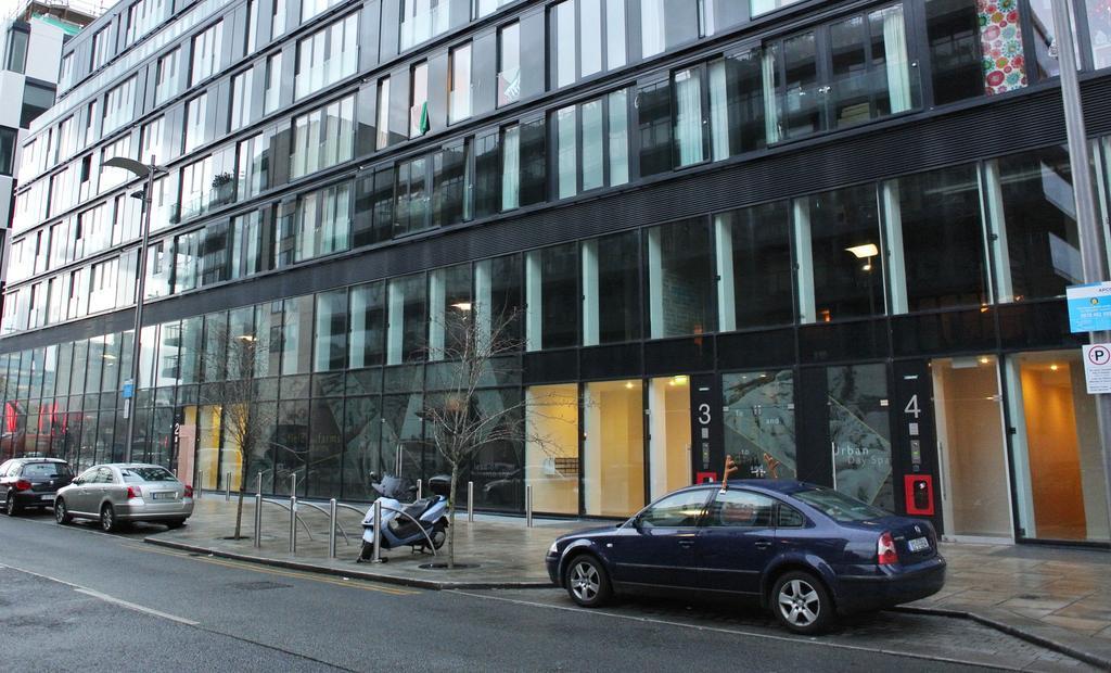 Your Base Dublin - Grand Canal Square Exterior photo